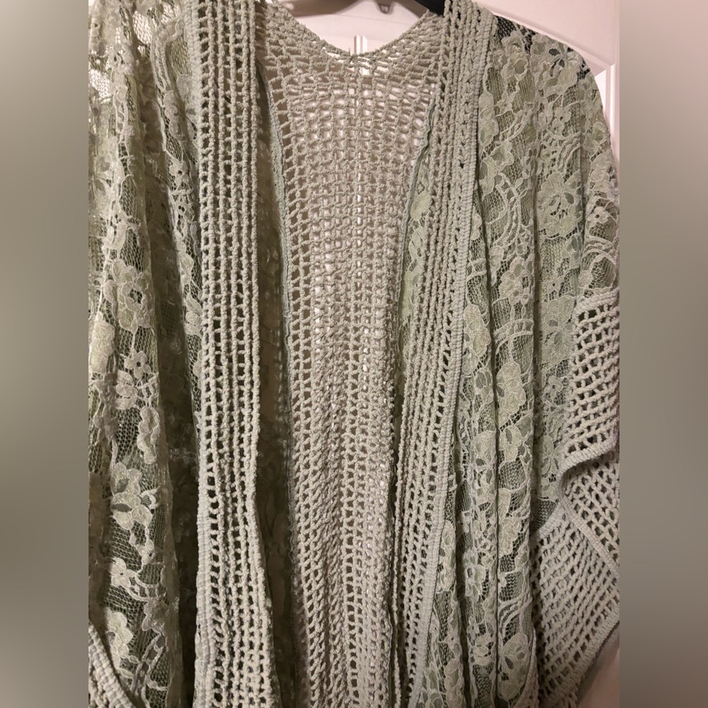 BREEZY FLORAL LACE KIMONO - Picture 11 of 12